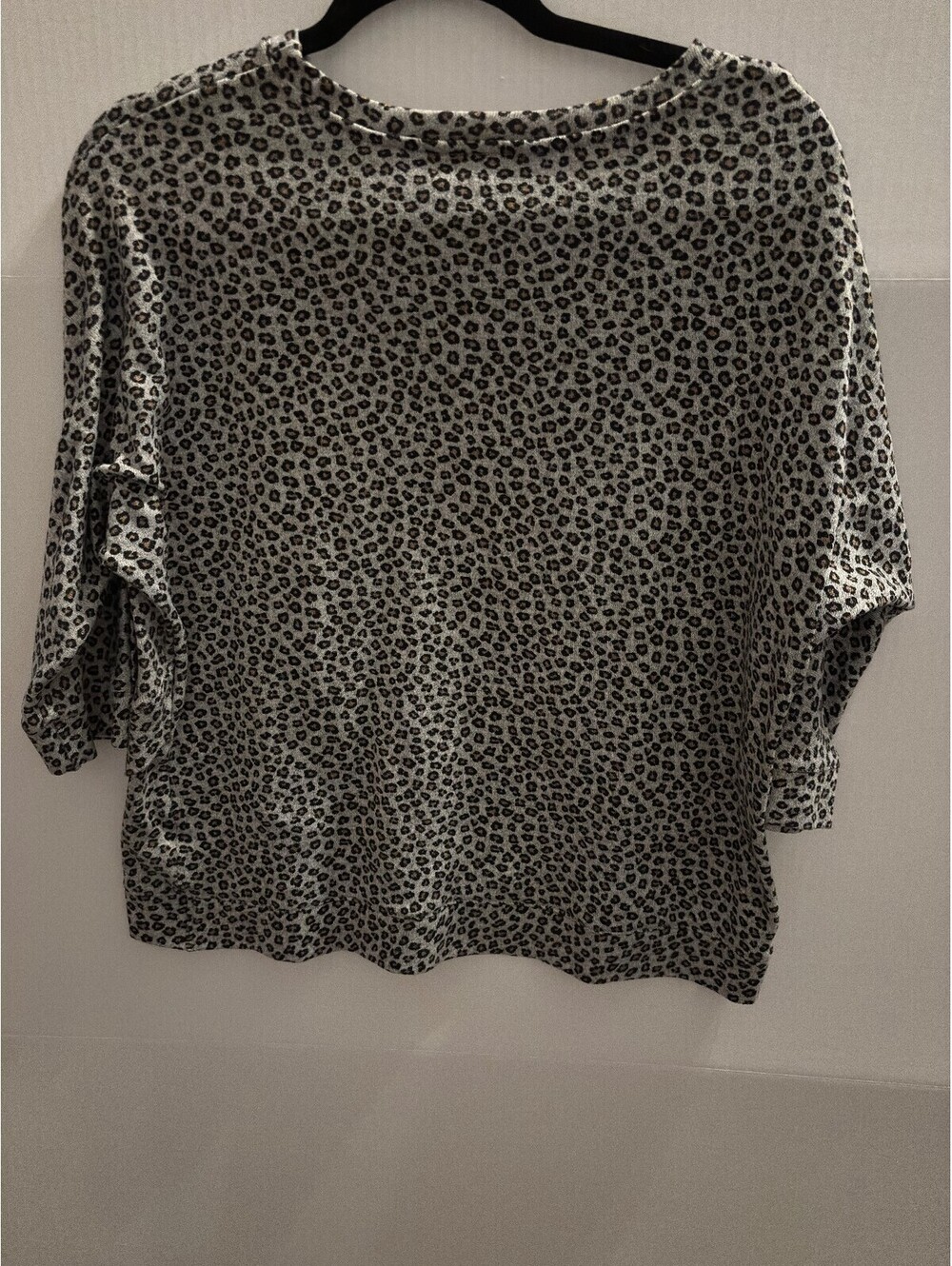 Simply Vera Vera Wang Women's Medium Leopard Print Jersey Top in Beige and Black